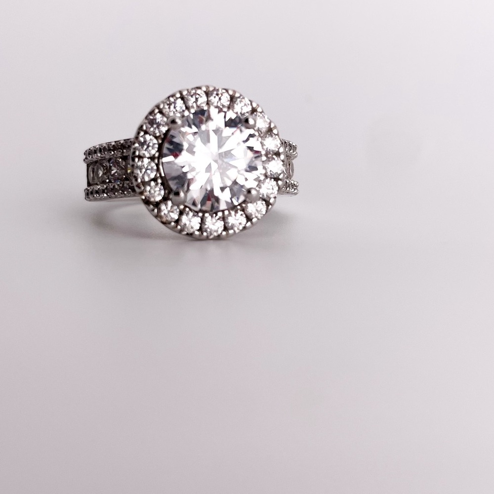 Round Cut Solitaire Halo CZ Ring with Pave and Round Cut Sides. Size 7. - Picture 2 of 9